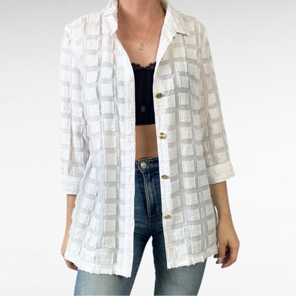 Chico’s | Travelers Collection Clipped White Geometric Grid Button Down Shirt - Picture 4 of 8
